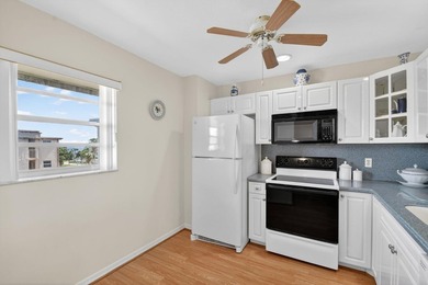 Village Royale on the Green Unit 4020: Enjoy top-floor privacy - photo 6