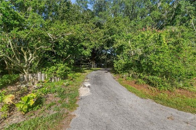 Private Sanctuary with Farmhouse, Pool & Pond nestled on - photo 3