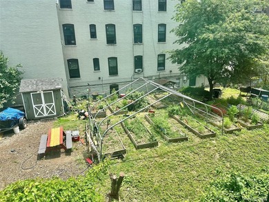 This fully renovated, spacious 2-bedroom apartment features - photo 16