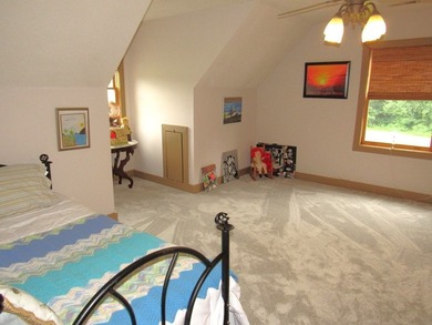 Beautiful traditional log-style home offering 2,700+ sqft on 2 - photo 29