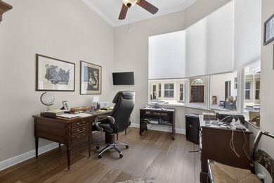 Beautiful 4-bedroom, 3 1/2-bath home located in the exclusive - photo 32