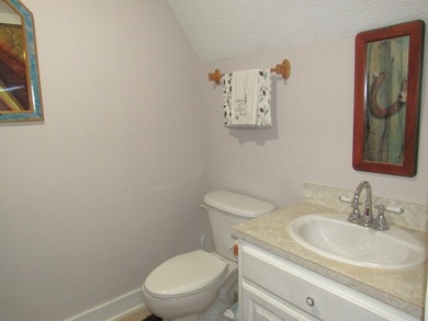 Beautiful traditional log-style home offering 2,700+ sqft on 2 - photo 33