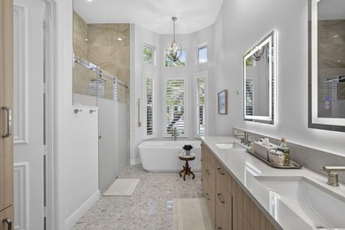 Beautiful 4-bedroom, 3 1/2-bath home located in the exclusive - photo 40