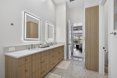 Beautiful 4-bedroom, 3 1/2-bath home located in the exclusive - photo 42