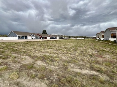 Convenient location for your new home. Close to golf course - photo 3
