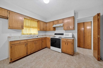 Discover the perfect blend of comfort and space in this - photo 11