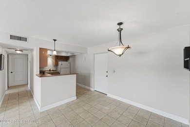 Just blocks from the beach, this ground-floor condo in the heart - photo 14
