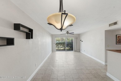 Just blocks from the beach, this ground-floor condo in the heart - photo 15