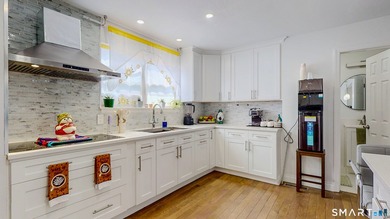 Beautifully updated 3-bedroom, 2-bath townhouse in the heart of - photo 18