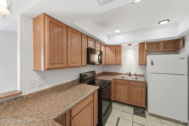 Just blocks from the beach, this ground-floor condo in the heart - photo 18