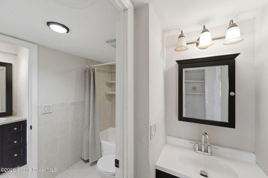 Just blocks from the beach, this ground-floor condo in the heart - photo 28