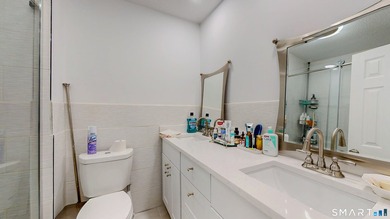 Beautifully updated 3-bedroom, 2-bath townhouse in the heart of - photo 32