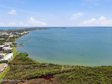 Just blocks from the beach, this ground-floor condo in the heart - photo 33