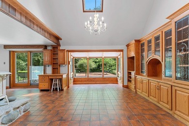 LIST PRICE IS $799,900 W/OPENING BID OF $500,000. Property may - photo 8