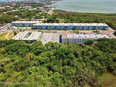 Just blocks from the beach, this ground-floor condo in the heart - photo 39