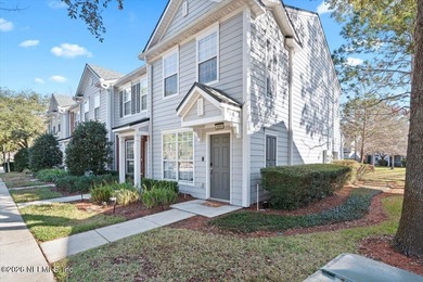 (private lake, pond, coastal) Townhome/Townhouse Active Under Contract in Jacksonville Florida