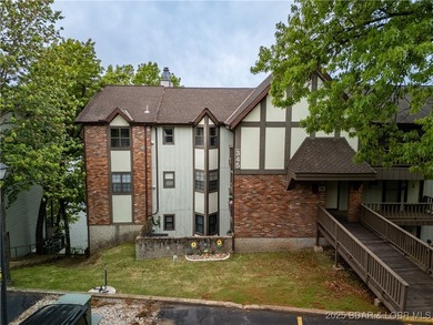 Beautifully Updated, TOP FLOOR, fully furnished 2-Bedroom