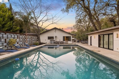 No detail has been overlooked in this extraordinary 4+BD/3.5BA - photo 3