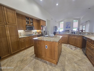 Centrally located executive 4 bedroom, 4 bath, 3 car garage pool - photo 2