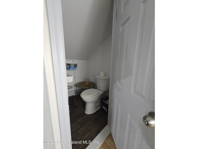 ALL BRICK SINGLE FAMILY 4 BEDROOM, 3 BATHROOM. RENOVATED IN 2021 - photo 12