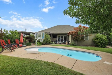 Beautifully maintained home offering the perfect blend of - photo 35