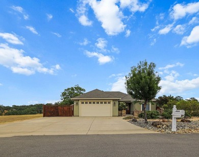 Beautifully maintained home offering the perfect blend of - photo 41