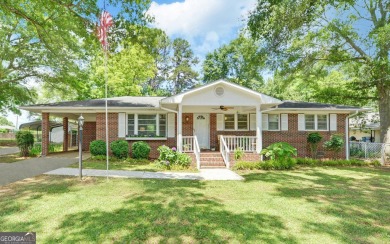 Lake Home For Sale in Hartwell, Georgia