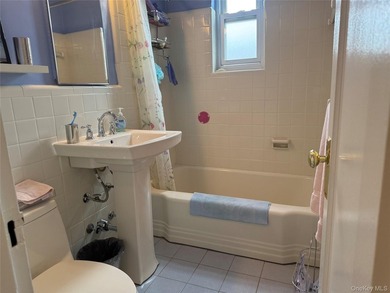 New to market! Second-floor garden apartment offering five - photo 11