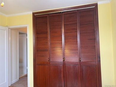 New to market! Second-floor garden apartment offering five - photo 17