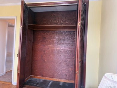 New to market! Second-floor garden apartment offering five - photo 18
