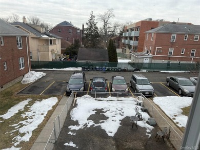 New to market! Second-floor garden apartment offering five - photo 19