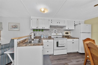 TURNKEY FURNISHED - Bring Your Offers! Enjoy affordable Florida - photo 3