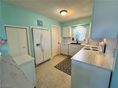 Welcome home to this beautifully maintained, bright, and - photo 3