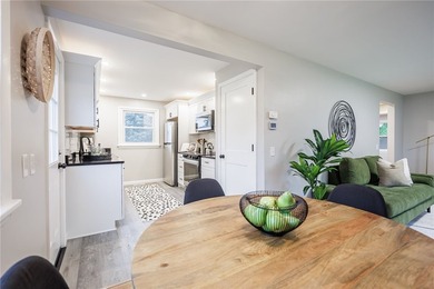 Welcome to 976 Denise Road! A beautifully renovated 3-bedroom, 2 - photo 11