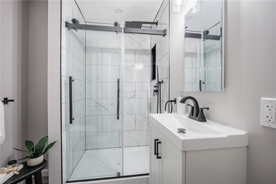 Welcome to 976 Denise Road! A beautifully renovated 3-bedroom, 2 - photo 15