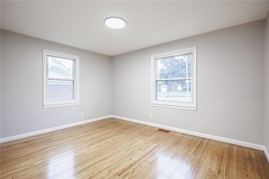 Welcome to 976 Denise Road! A beautifully renovated 3-bedroom, 2 - photo 16