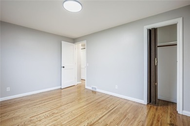 Welcome to 976 Denise Road! A beautifully renovated 3-bedroom, 2 - photo 17