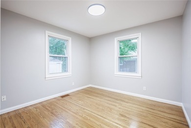 Welcome to 976 Denise Road! A beautifully renovated 3-bedroom, 2 - photo 18