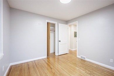 Welcome to 976 Denise Road! A beautifully renovated 3-bedroom, 2 - photo 19