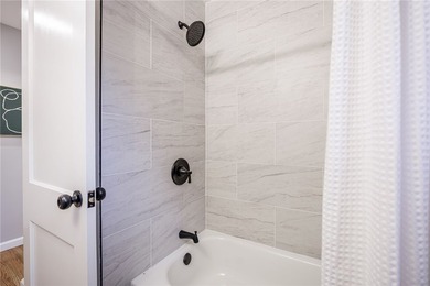 Welcome to 976 Denise Road! A beautifully renovated 3-bedroom, 2 - photo 21
