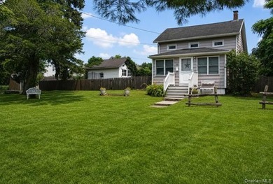 This Charming Home Features A Living Room With Beautiful - photo 1