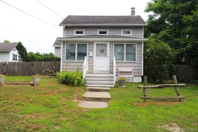 This Charming Home Features A Living Room With Beautiful - photo 2