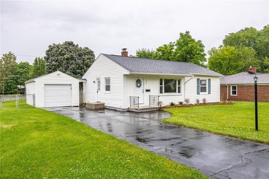 Welcome to 976 Denise Road! A beautifully renovated 3-bedroom, 2 - photo 24
