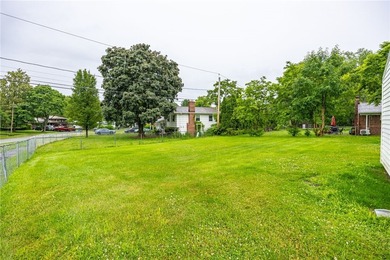 Welcome to 976 Denise Road! A beautifully renovated 3-bedroom, 2 - photo 26