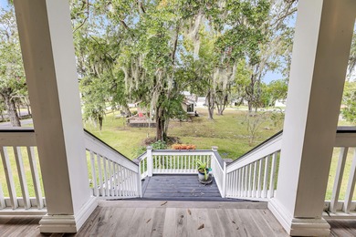 Welcome to unparalleled waterfront luxury! This stunning