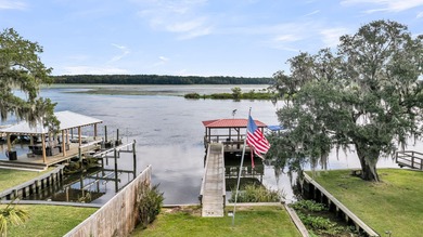 Welcome to unparalleled waterfront luxury! This stunning