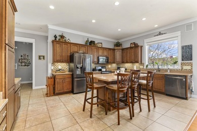 This meticulously maintained split-level home offers 5 bedrooms - photo 11