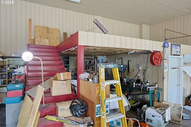The Shop Steals the Show - But the House Comes Too!Let's be - photo 11