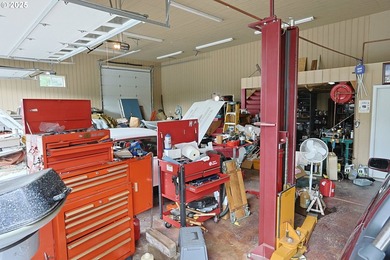 The Shop Steals the Show - But the House Comes Too!Let's be - photo 12