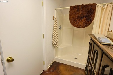 The Shop Steals the Show - But the House Comes Too!Let's be - photo 15